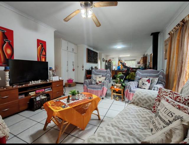 2 BEDROOM TOWNHOUSE FOR SALE IN THREE RIVERS